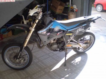 Se vende husqvarna 125cc 2t supermotard