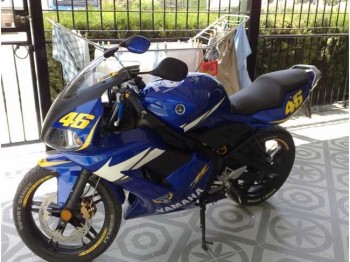 Se vende tzr replica rossi en perfecto estado. 