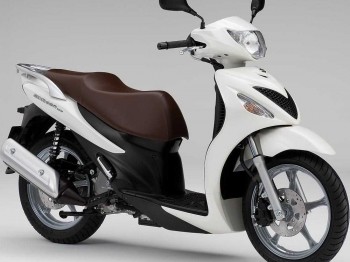 Suzuki sixteen 125 nueva 2.000 €