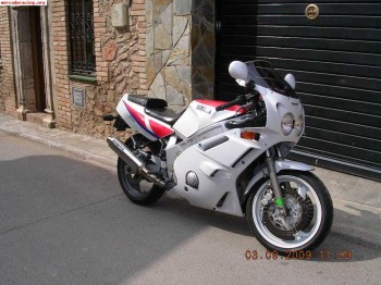 Yamaha fzr 600