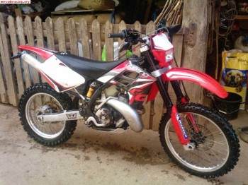 Se vende o se cambia gasgas edc 250 matriculada de 2006 por 