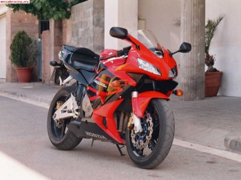 ------me vendo honda cbr600 rr 2004 20000km.