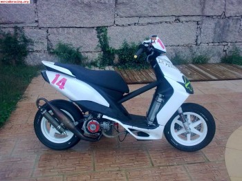Se vende yamaha jog rr competición
