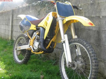  suzuki rm 125......... 900 € !!!!