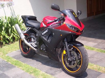 Vendo yamaha r6 del 2004 2005 por 1.300€ (12.000km)