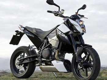 Vendo ktm duke 690 white edition(muy pocas unidades ) 