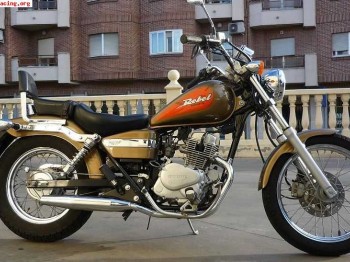 Honda  rebel 125 se conduce con el carnet de coche 