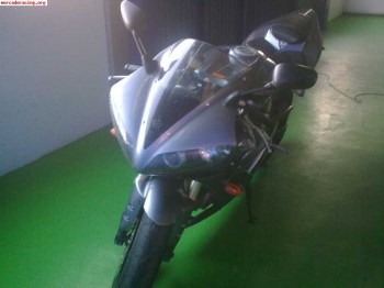 Vendo yamaha r1 diciembre 2005