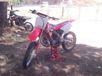 Vendo cr 250 y carro para 3 motos 2.700e