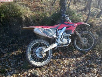 Se vende honda crf cross del 2005 2400€