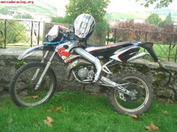 Se vende o se cambia derbi senda de 50cc del 2004 (por moto 