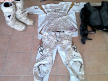 Se vende honda crf 450 año 06 muy cuidada ose entrega como p