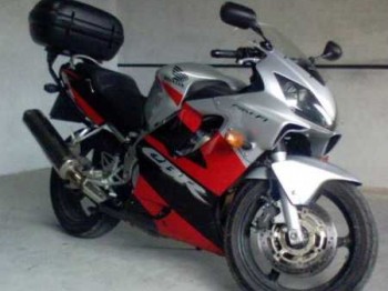 Se vende cbr 600f 03 nueva!!!