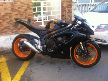 -----------/// impecable gsx r600 //-----------