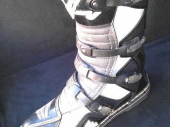 Vendo equipacion para cross o quad, pantalon xl, botas hebo 