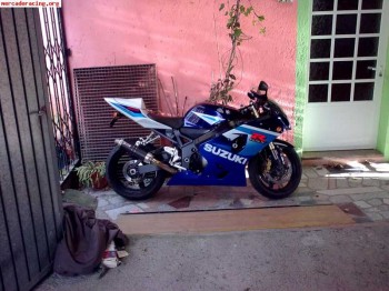 Se vende/cambia suzuki gsx-r 600 k5, agosto del 2005 azul/bl