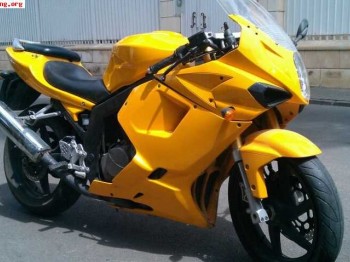 Hyosung gt 125r 1000€