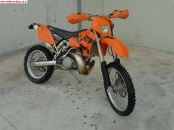 Vendo ktm 250 2004 por 1500€ con traje, botas, protectores..
