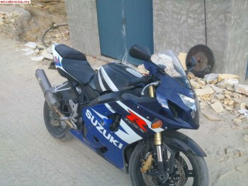 Se vende o se cambia suzuki gsxr 600 por coche de carreras