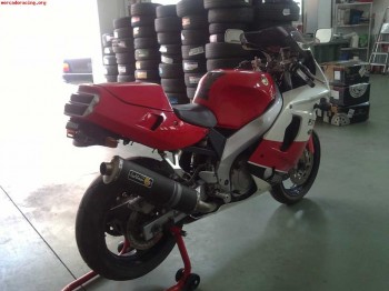 Vendo fzr 600 r replica ow01 , escucho ofertas.