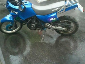 Se vende suzuki dr 650cc precio 800€