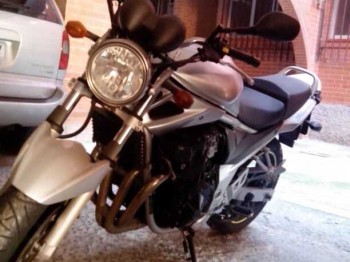 Se vende o cambia suzuki bandit 650 gsf