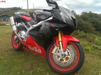 Aprilia rsv 1000 r en venta, acepto cambios.