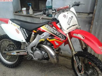 Se vende honda cr 250 del 2004  1650€