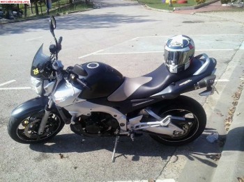 Vendo suzuki gsr 600.