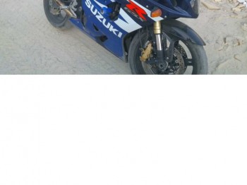 Se vende o se cambia suzuki gsxr600. 3000euros