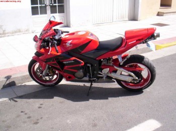 Honda cbr-600-rr año 2004.