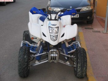 Se  vende suzuki ltz 400