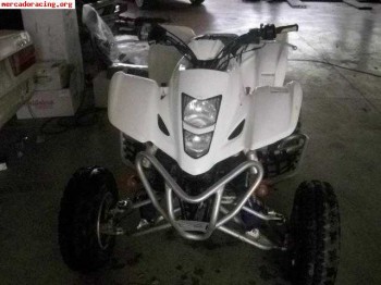 Se vende suzuki ltz 400 muy cuidado 2700€