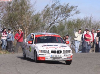 Bmw 323 ti compact de carreras por cambio de montura