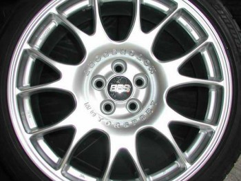 Se cambia llantas m3 e46 originales mas ancha atras 