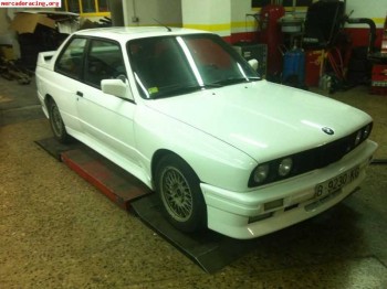 Se vende bmw m3 e30  -  (sin motor ni cambio)