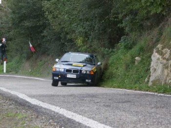 Busco bmw e30 / e36 o similar.