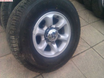 5 llantas montero impolutas, 2 con gomas