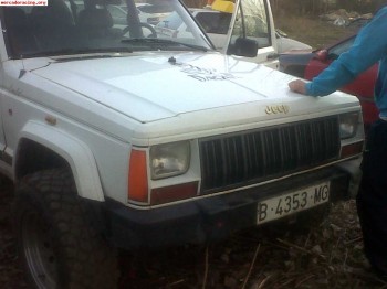 Se vende o se cambia jeep cherokee 4.o manual
