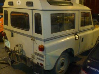 Se vende land rover 88