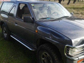 Nissan terrano i  2500€