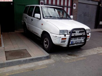 Se vende nissan terrano 2 largo .top de gama