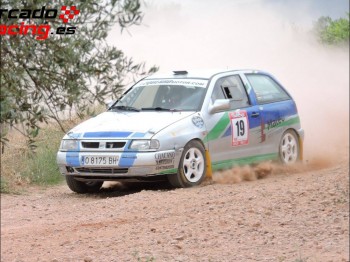 Seat ibiza 2000cc 16v.  3900€  tierra