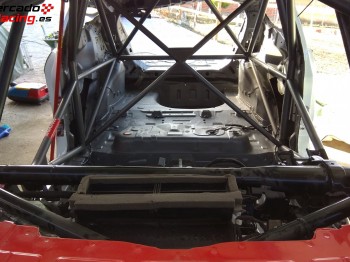 Carrocería de ford fiesta st con arco de seguridad omp