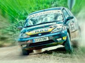 Se alquila  ford focus para tierra y asfalto