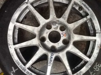 Se venden llantas de la copa suzuki