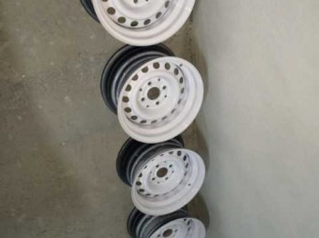 Se venden  4 llantas de chapa 7,5 pulgadas