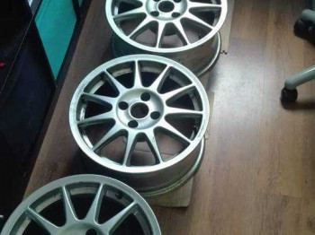 Se cambian llantas speedline corse en 16  4x108