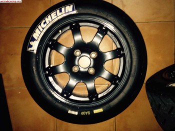 Se venden o se cambian llantas pts