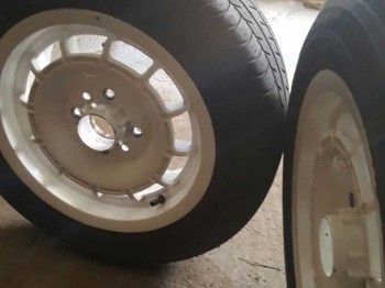 2 llantas de  turbina en 13 pulgadas.